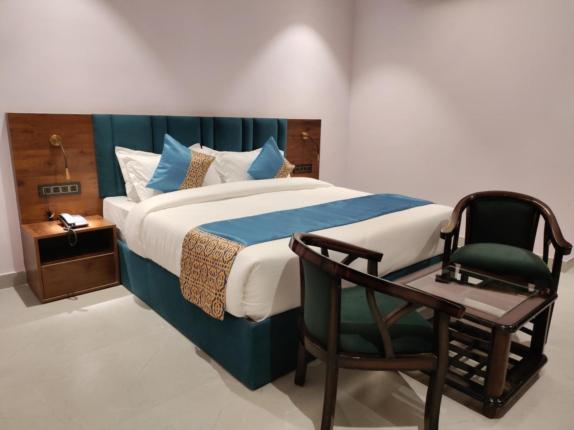 Emerald Suites Грейтър Нойда Екстериор снимка