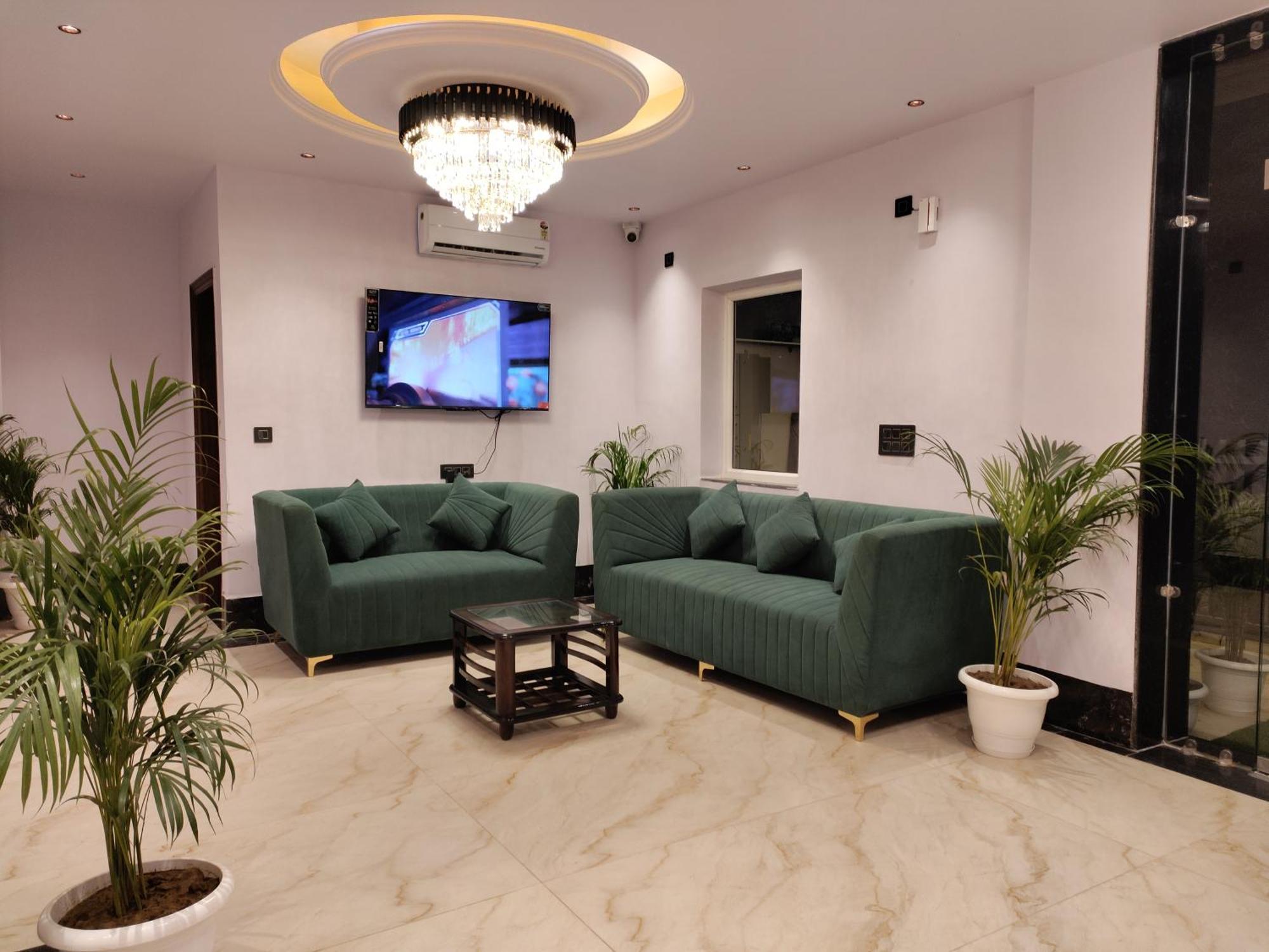 Emerald Suites Грейтър Нойда Екстериор снимка