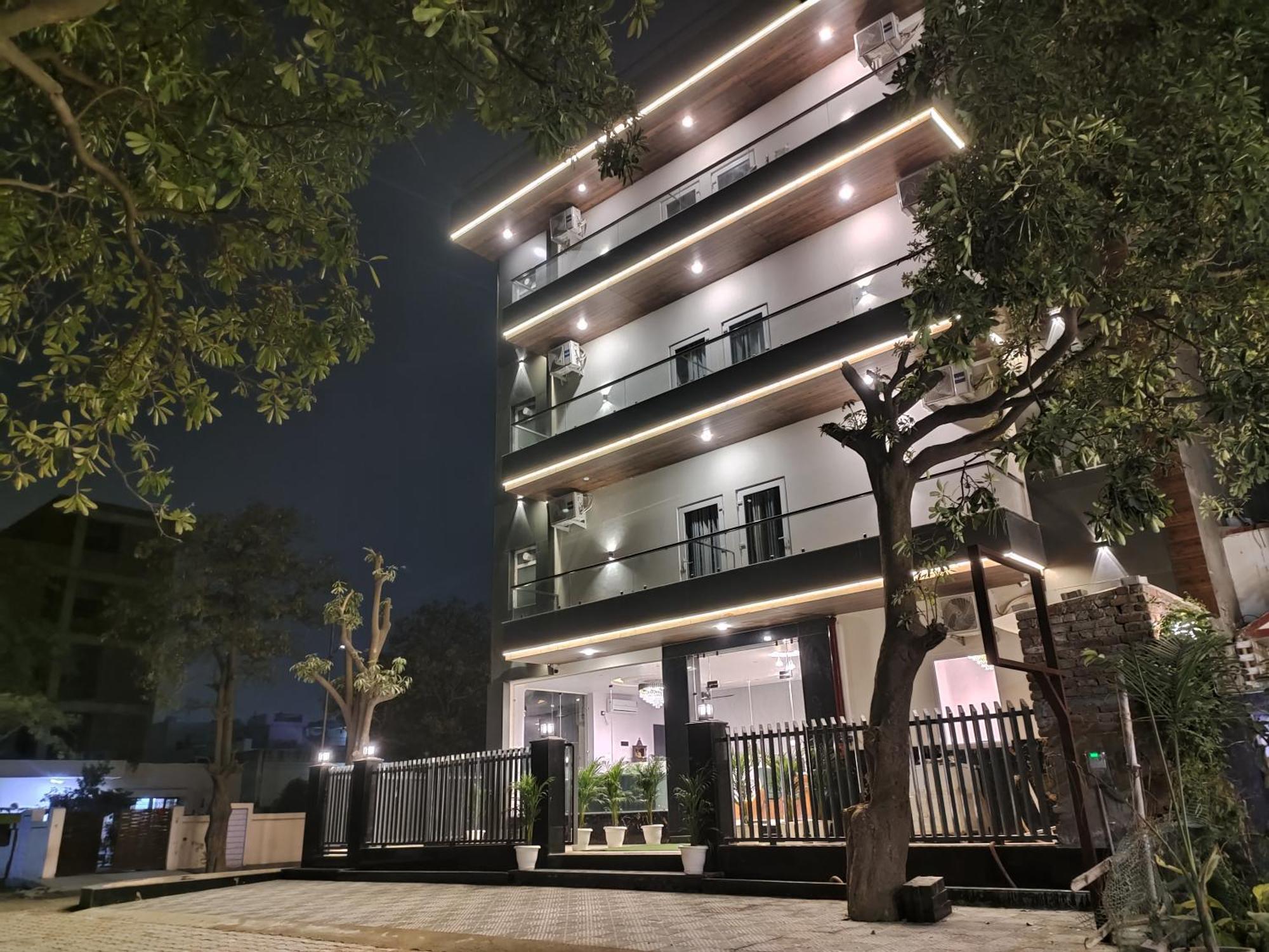 Emerald Suites Грейтър Нойда Екстериор снимка