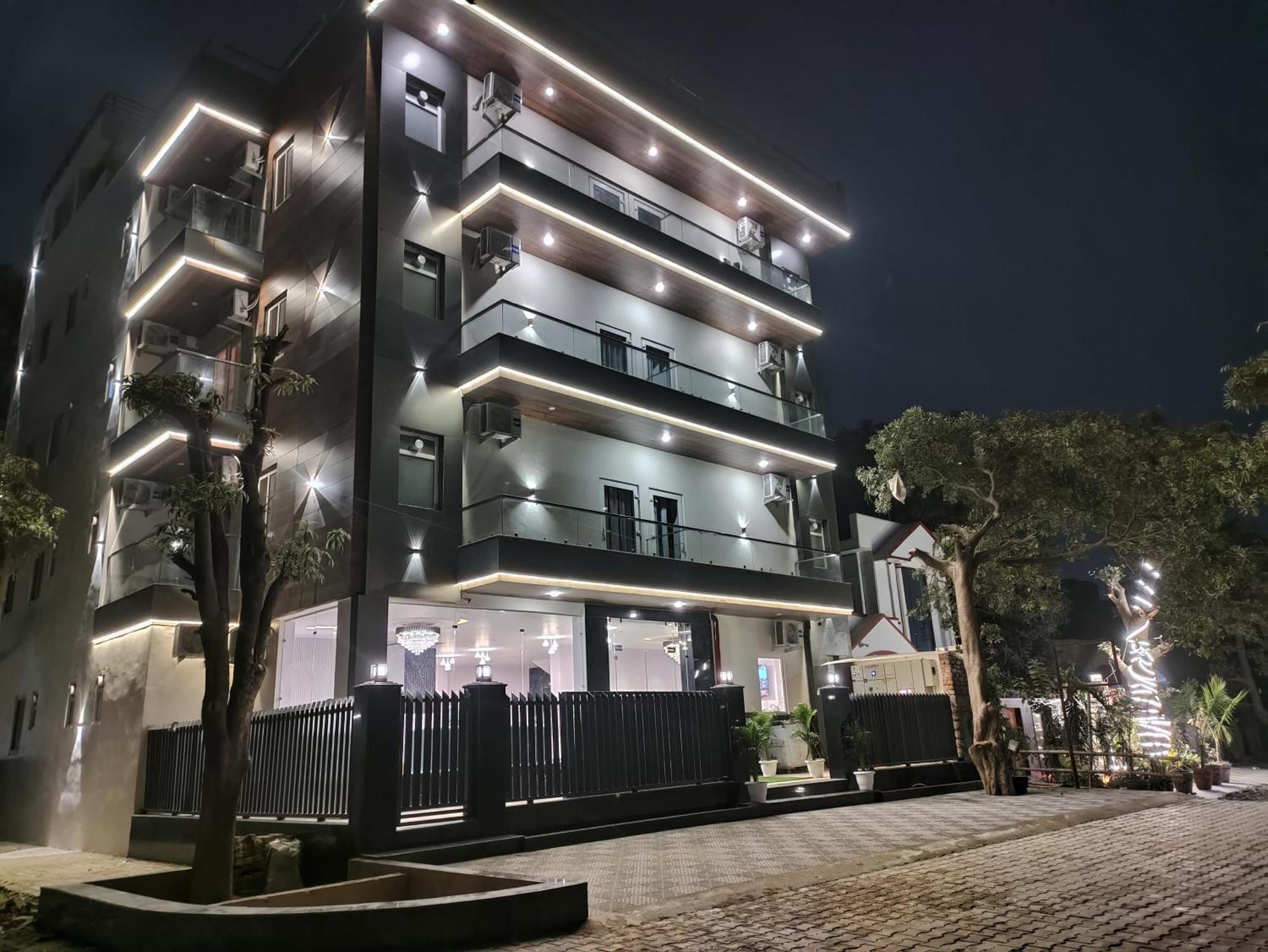 Emerald Suites Грейтър Нойда Екстериор снимка