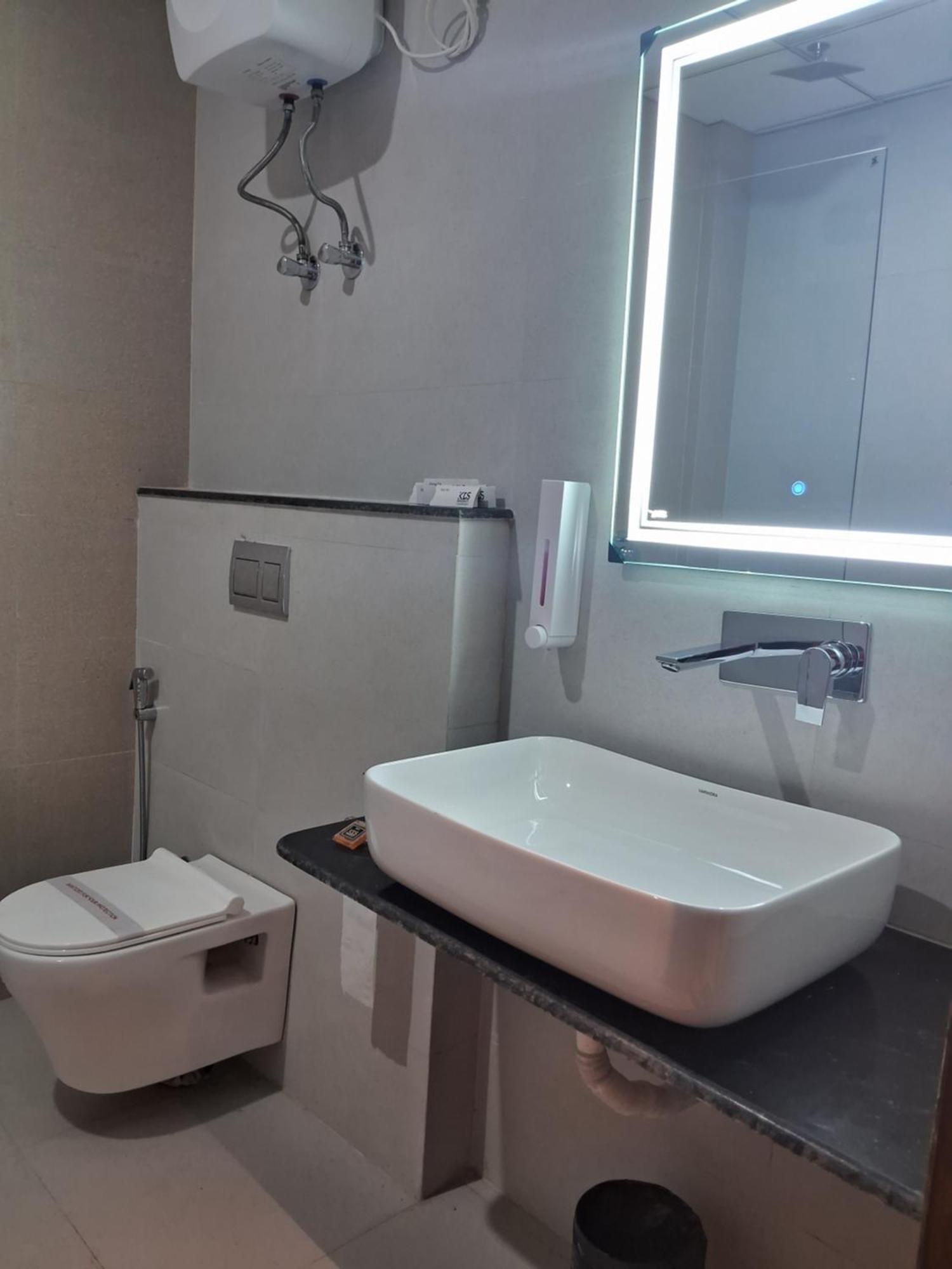 Emerald Suites Грейтър Нойда Стая снимка